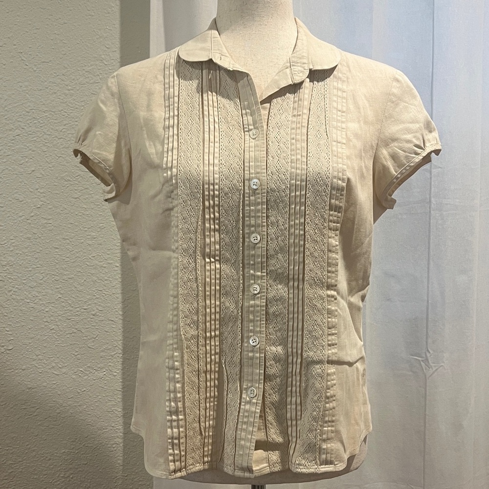 Ann Taylor Beige Linen and Cotton Blend Button-Down Shirt. Size 6. Callout